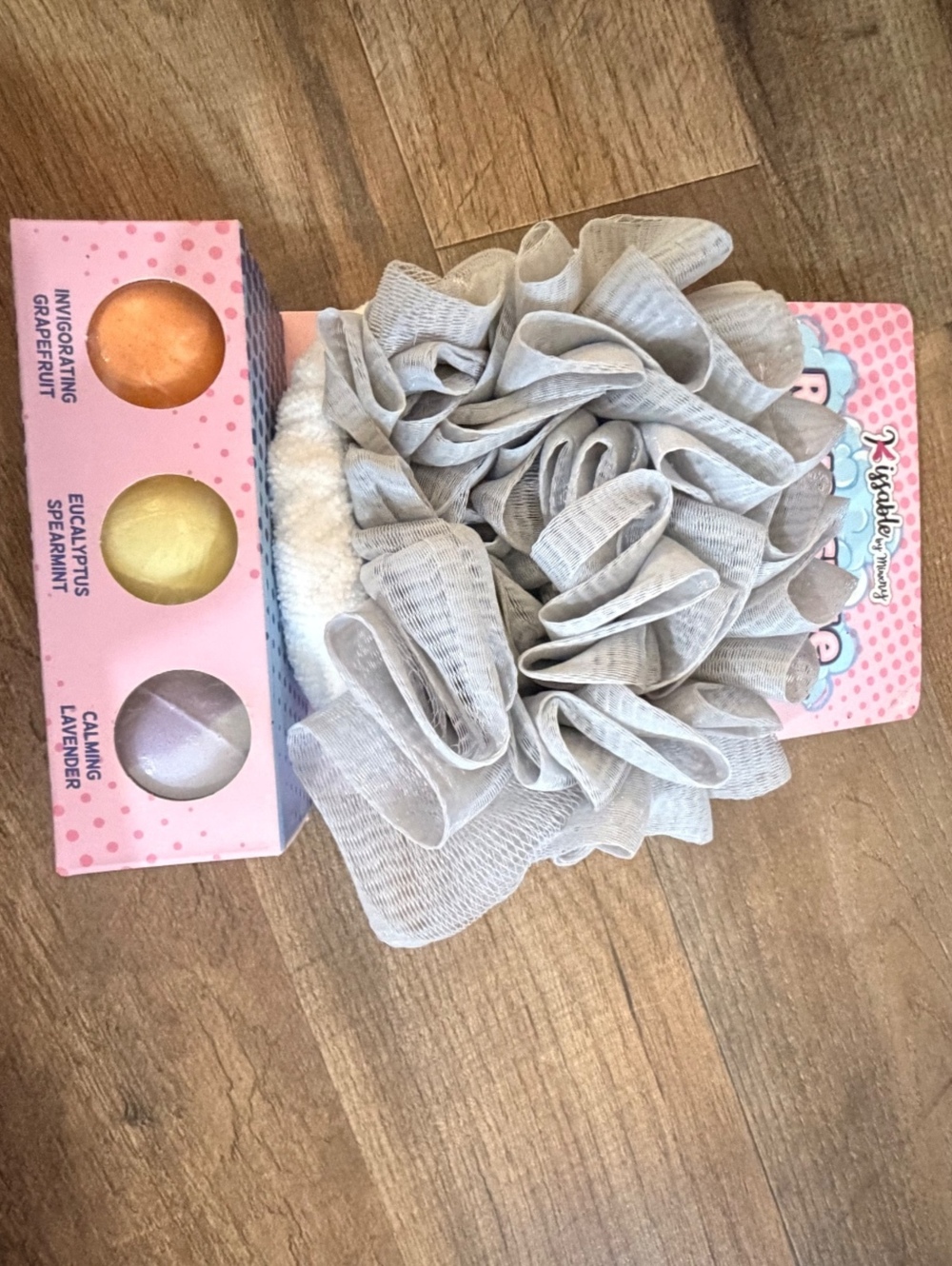 Kitsch Reversible Shower Pouf with Aromatherapy Steamers